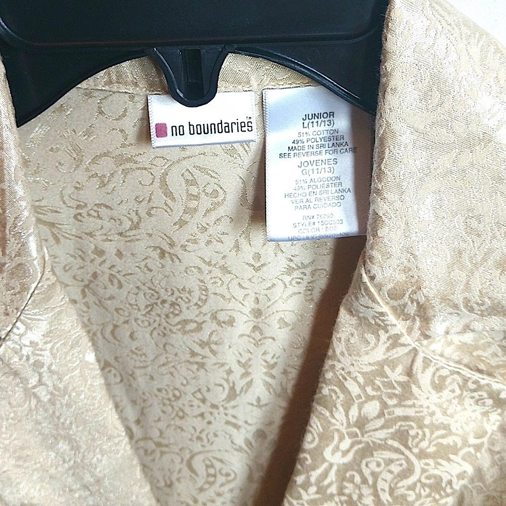 Stunning jacket w/ beautiful design print. Size large 11/13 or women small. - Picture 8 of 9